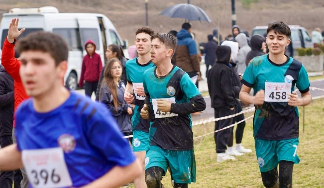 14 farklı ilden gelen sporcular BARÜ’de ter döktü
