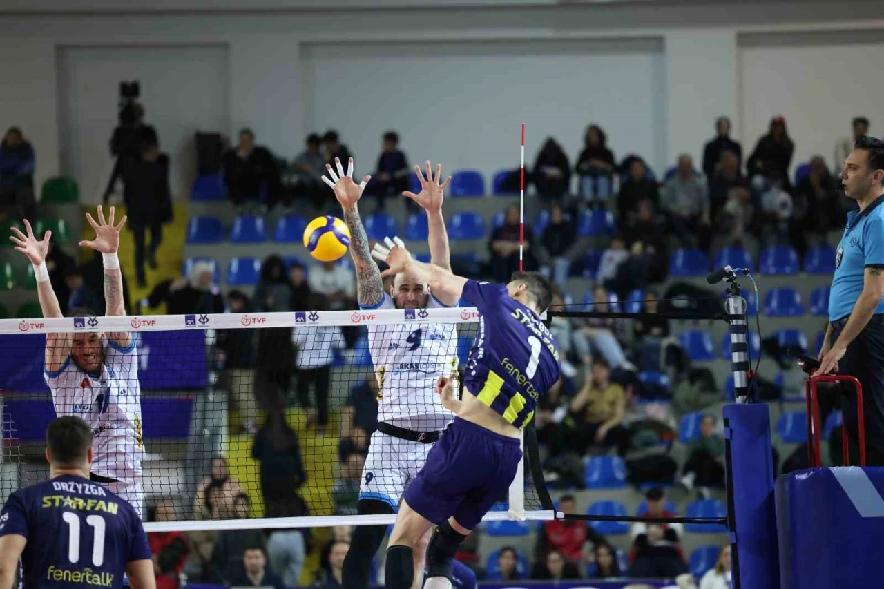 2025 Erkekler AXA Sigorta Kupa Voley: Fenerbahçe: 3 - Arkas Spor: 1
