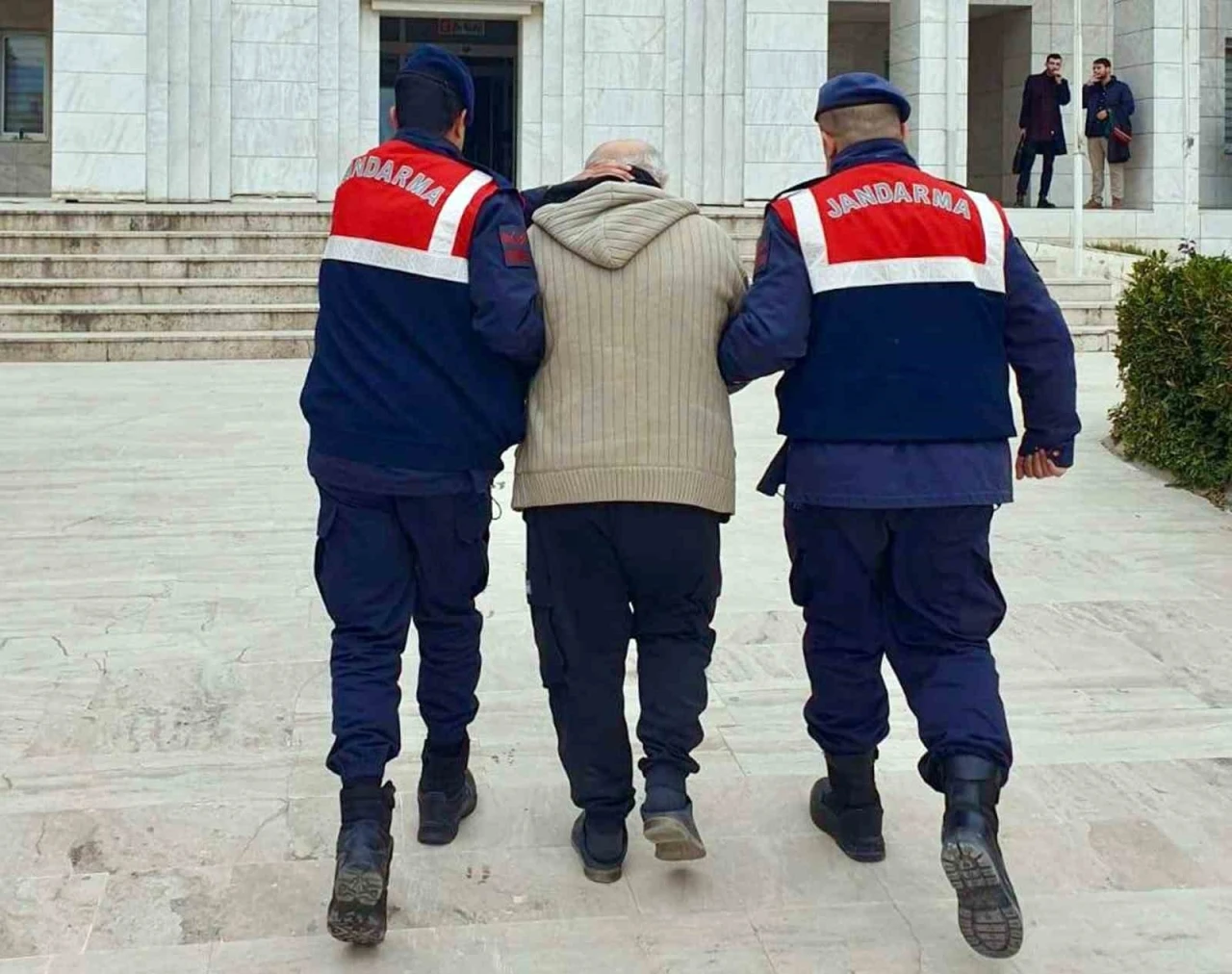 21 yıl kesinleşmiş hapis cezası bulunan şahıs yakalandı
