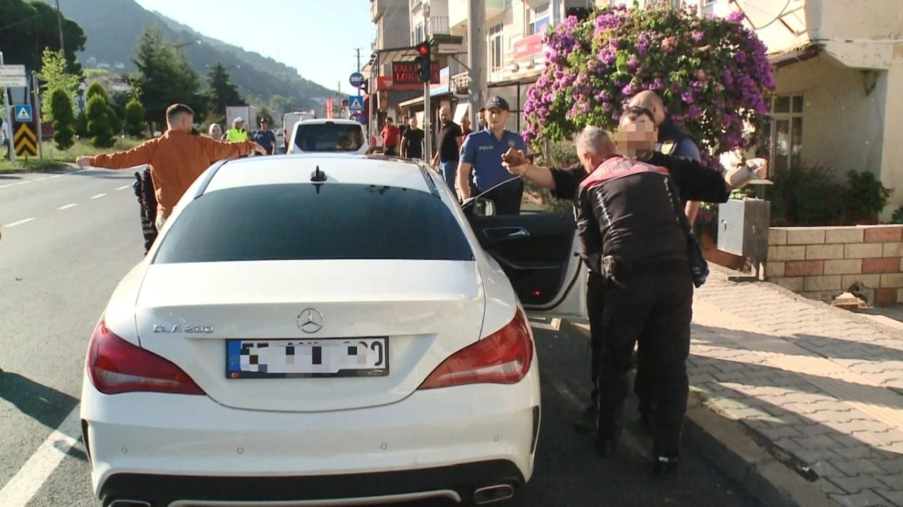 26 yıl 9 ay 21 gün hapis cezası ile aranma kaydı girilen sanık 1 dakikada yakalandı
