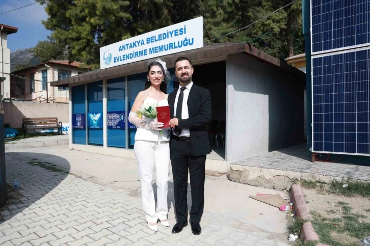 9 günlük bayram tatilini fırsat bilen çiftler, evlendirme dairelerine koştular
