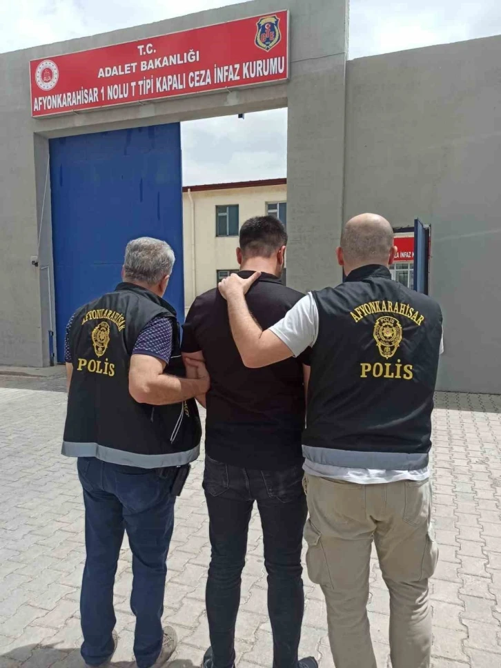 9 yıl 8 ay hapis cezası ile aranan şahsı polis yakaladı
