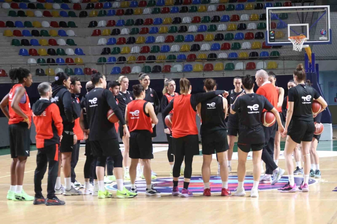 A Milli Kadın Basketbol Takımı, İzlanda maçına moralli hazırlanıyor
