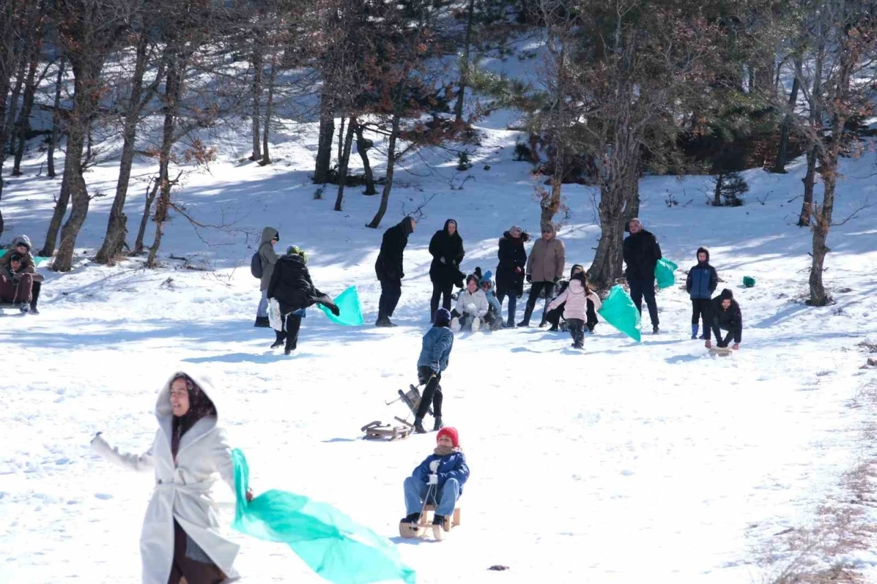 Adana’da köy usulü kayak şöleni
