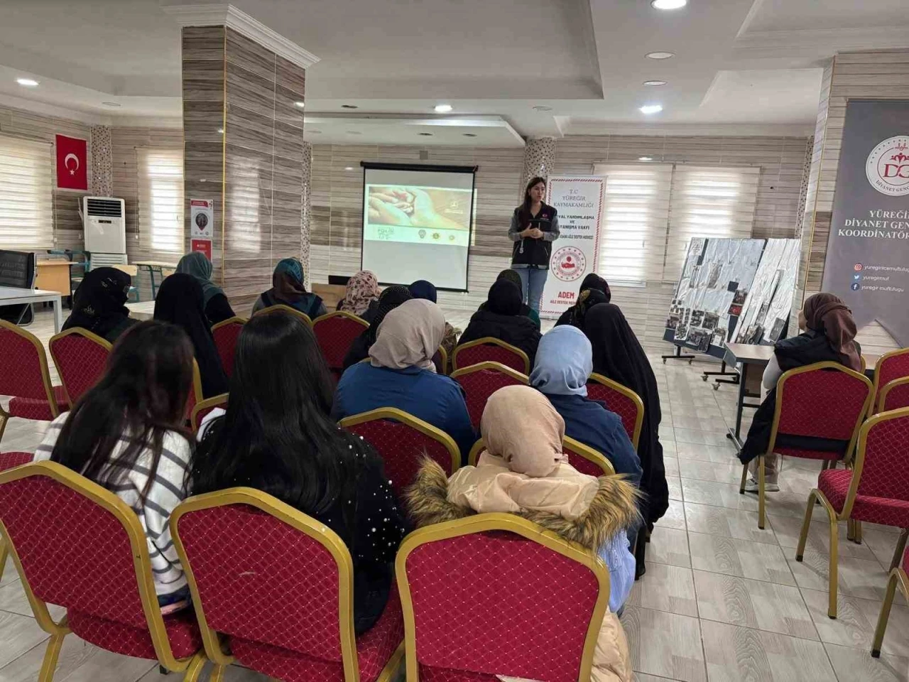 Adana’da polis velileri uyuşturucuya karşı bilgilendirdi
