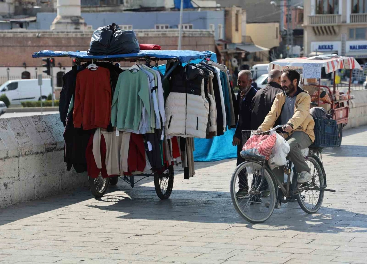 Adana’da tarihi Taşköprü seyyara kaldı
