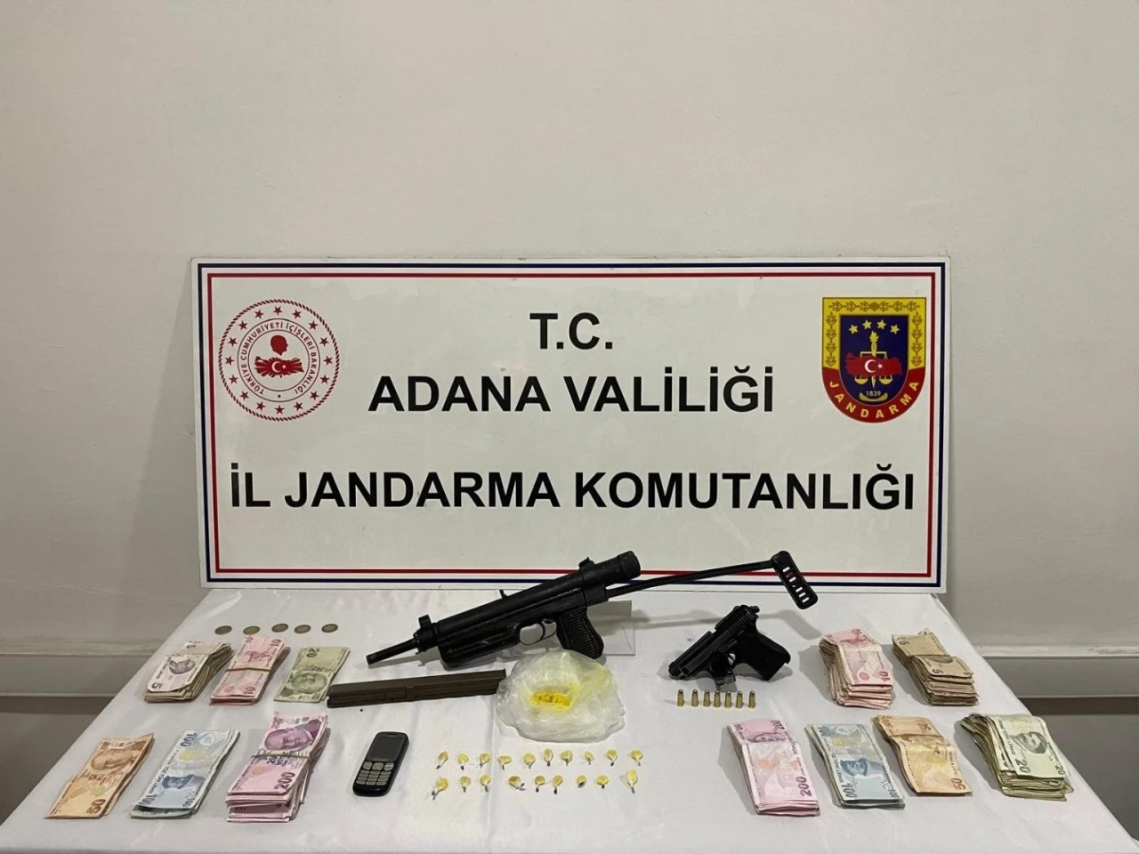 Adana’da uyuşturucu imalatı yapılan adrese baskın
