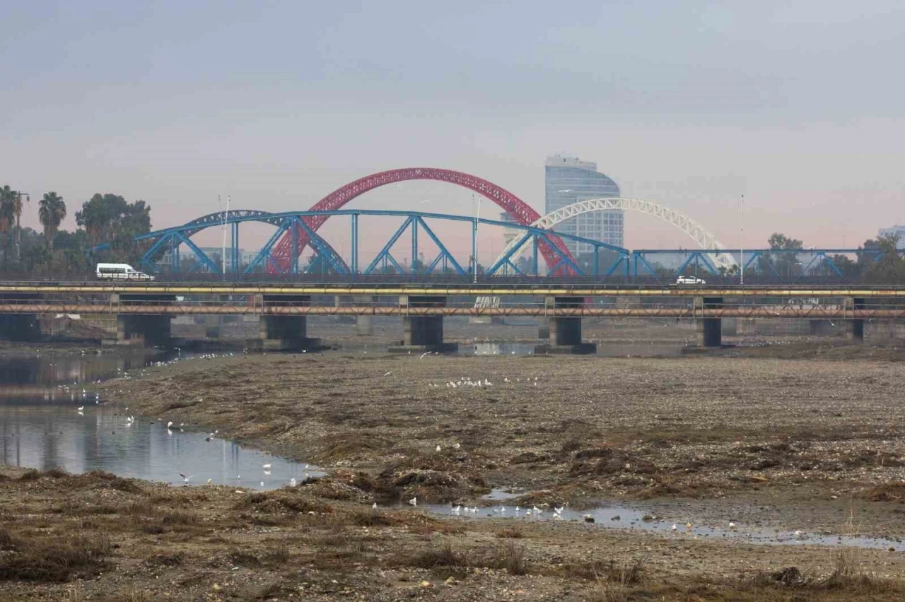 Adana’yı yağışlı hava etkisi altına aldı
