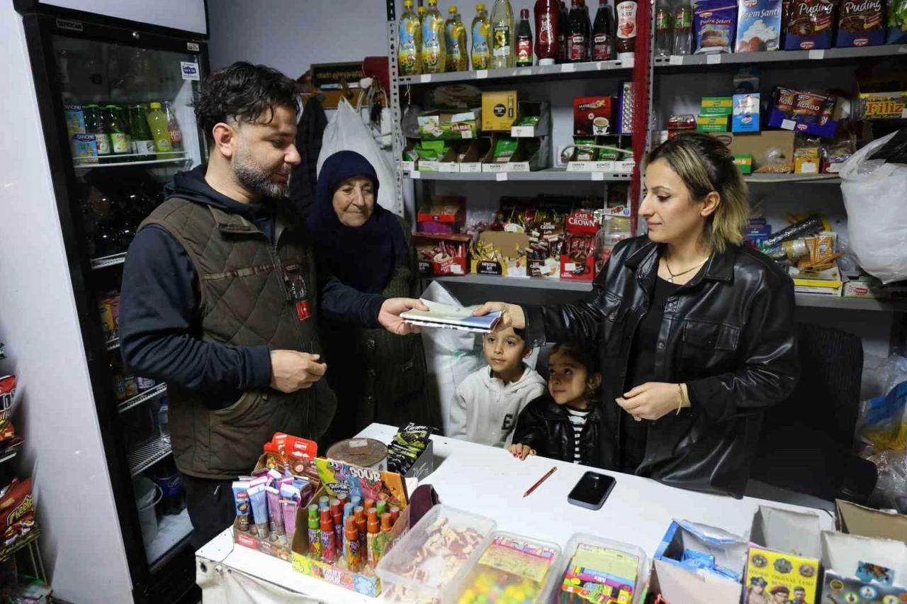 Adanalı hayırsever, mahallenin tüm bakkal borcunu ödedi
