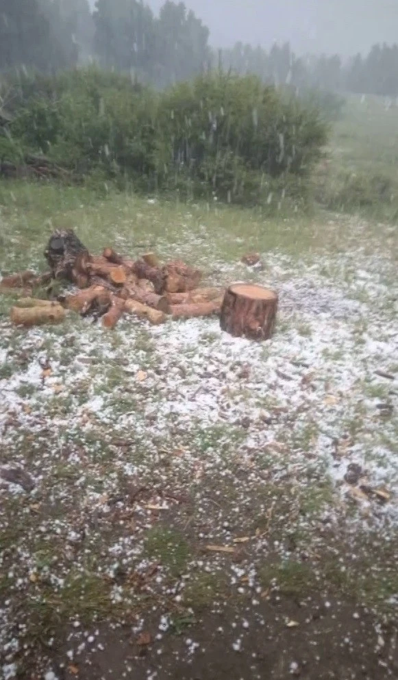 Adeta gök delindi dolu yağdı
