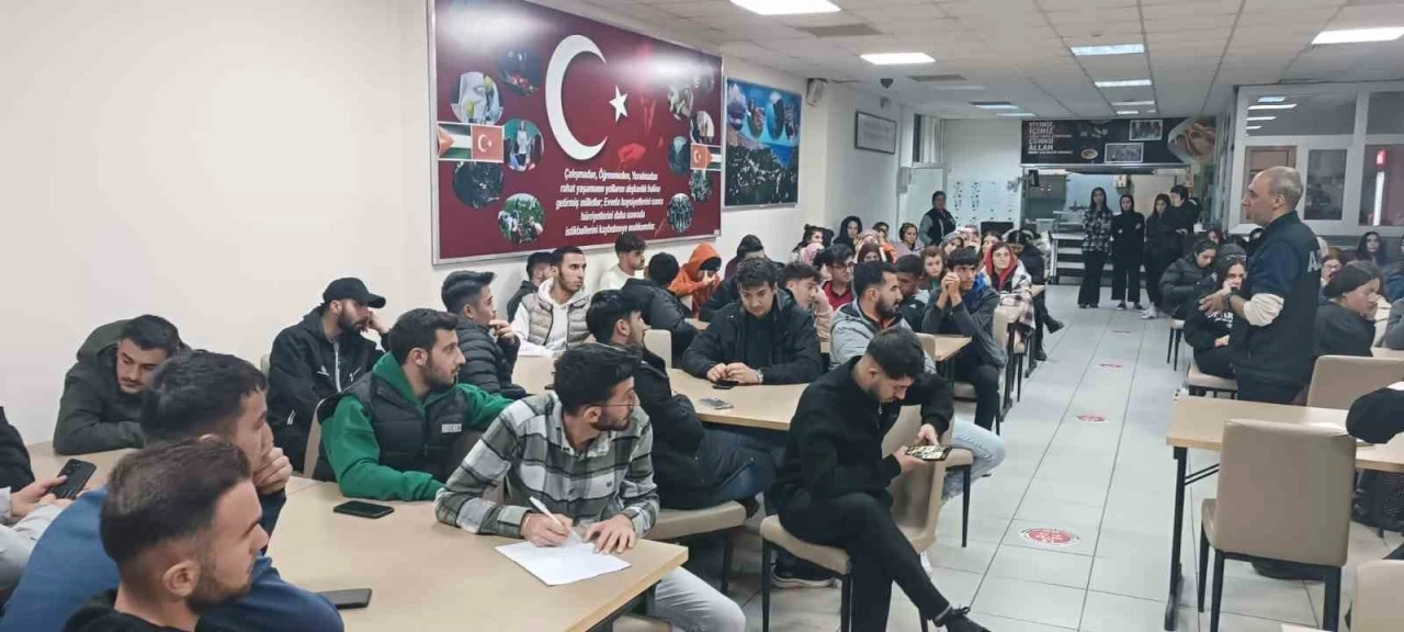 Adilcevaz’da yurtta afet farkındalık eğitimi ve tahliye-yangın tatbikatı
