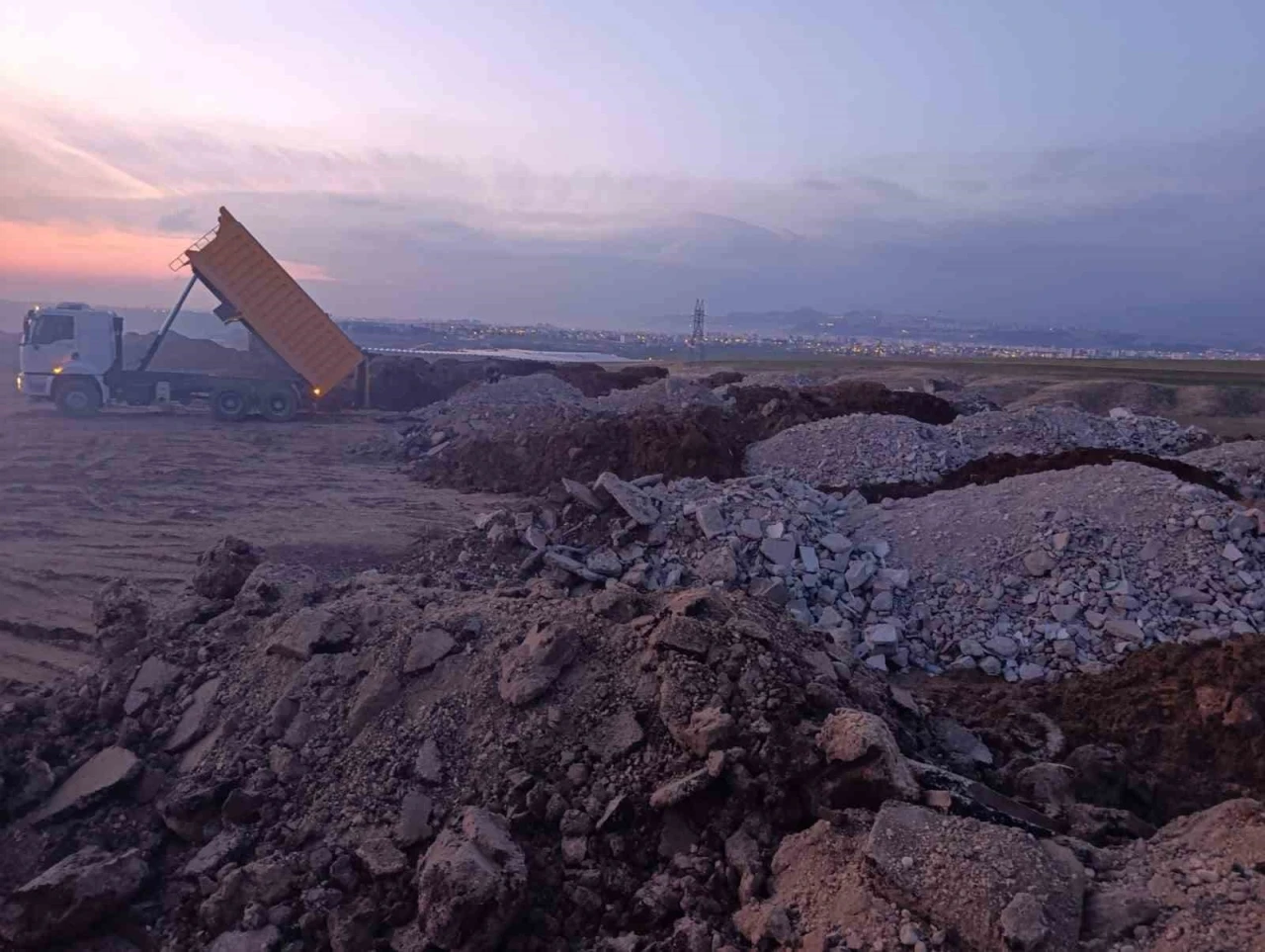 Adıyaman’da dört ayda 293 bin ton hafriyat kent dışına taşındı
