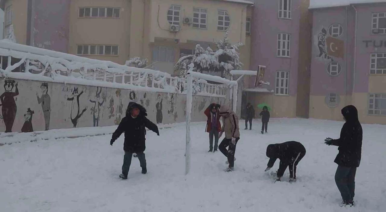 Adıyaman’da okullar tatil yollar kapalı
