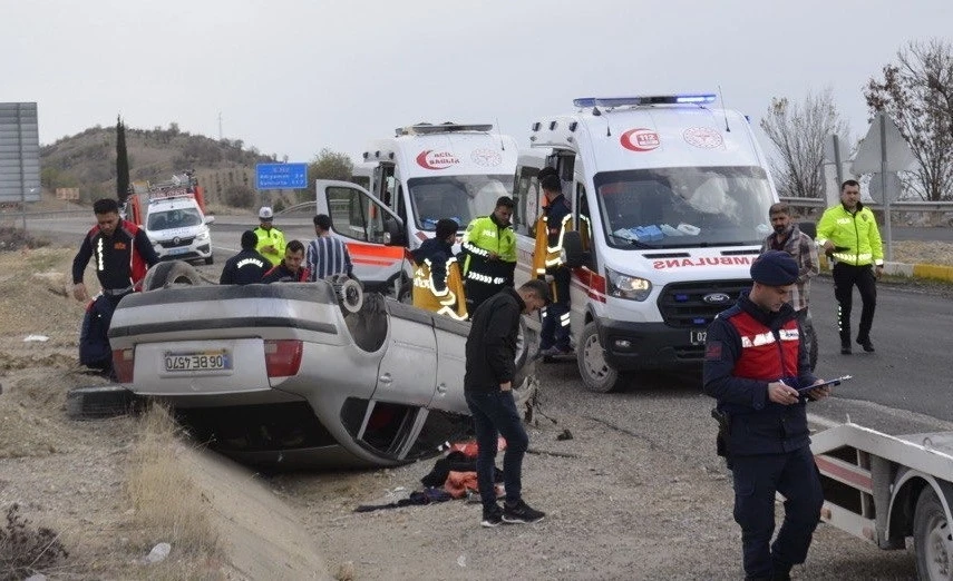 Adıyaman’da otomobil takla attı: 4 yaralı
