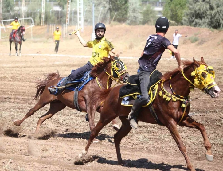 Adrenalin ve seyir zevki yüksek cirit maçları nefes kesti
