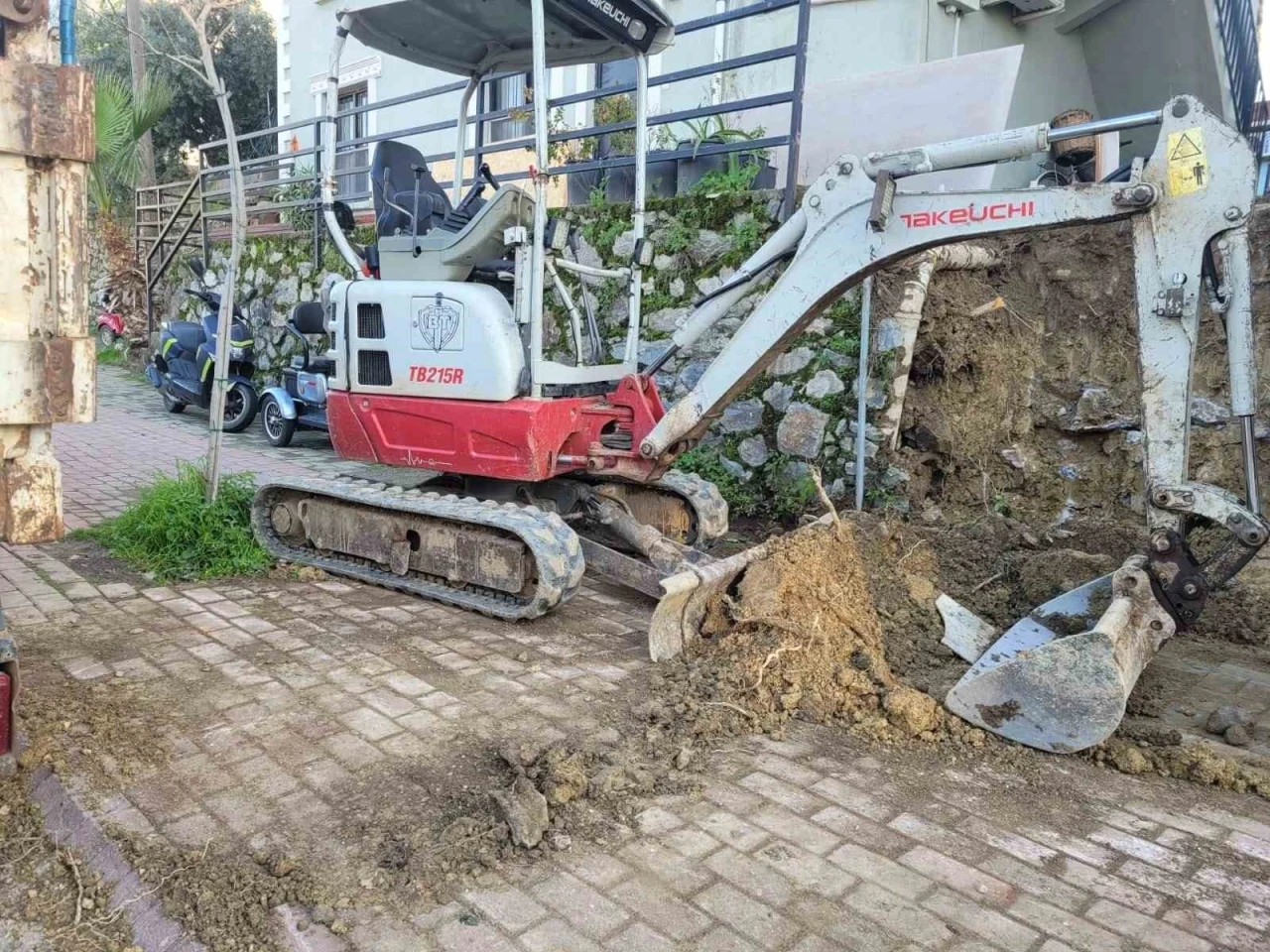 Ağaç budarken fenalaştı, hastanede hayatını kaybetti
