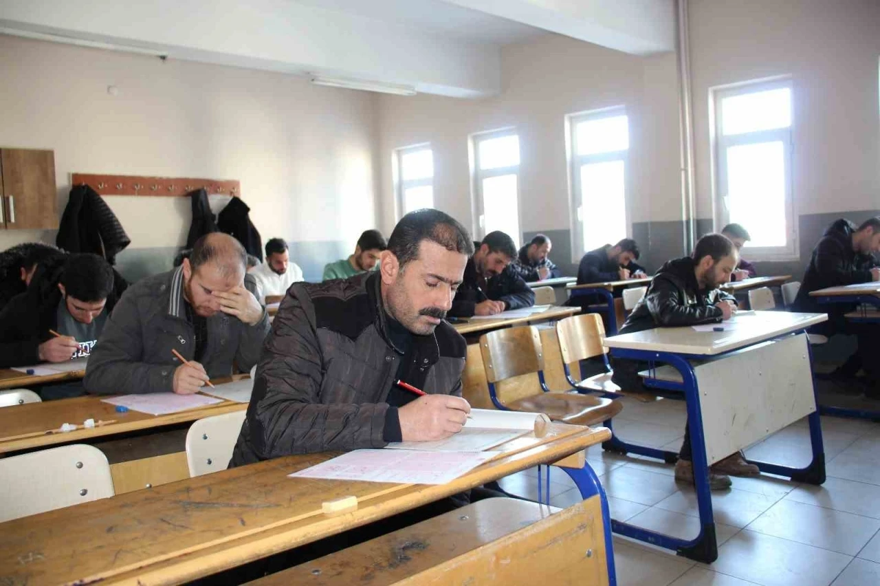 Ağrı’da öğrenciler ve aileleri Siyer Yarışmasında heyecanla ter döktü
