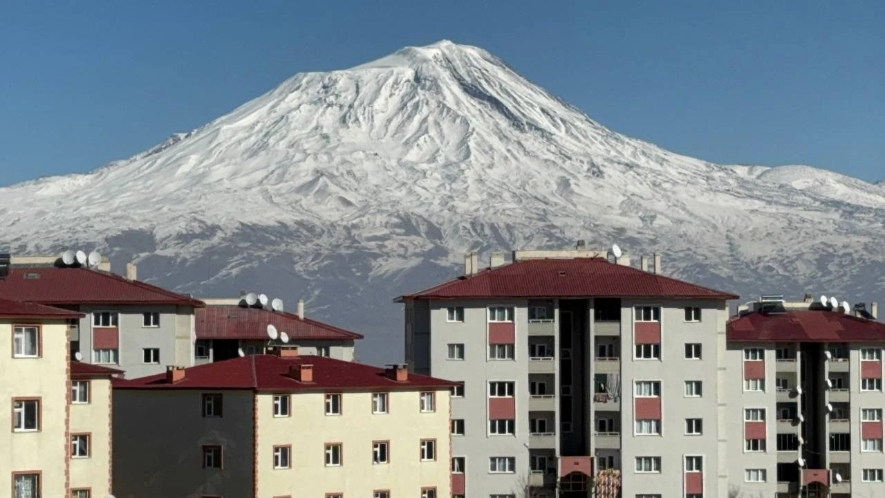 Ağrı Dağı ihtişamıyla göz kamaştırıyor
