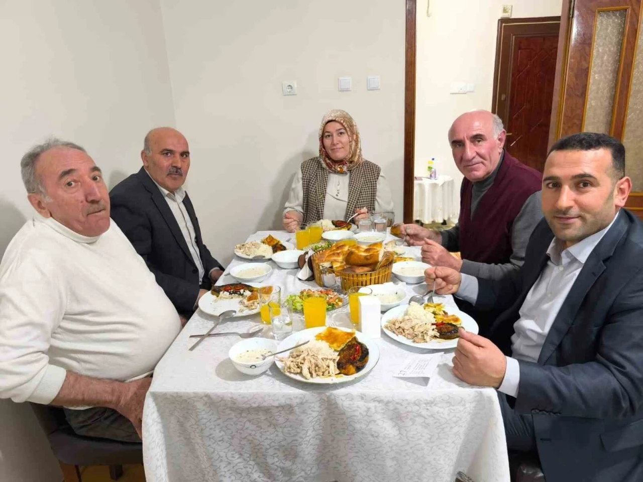 Aile ve Sosyal Hizmetler Bakanlığı, 81 ilde 4 kuşak bir arada yaşayan 81 aile ile iftarda buluştu
