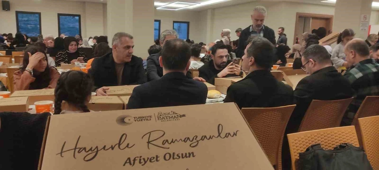 AK Parti İl Başkanı Şansi, yetimlerle iftarda bir araya geldi
