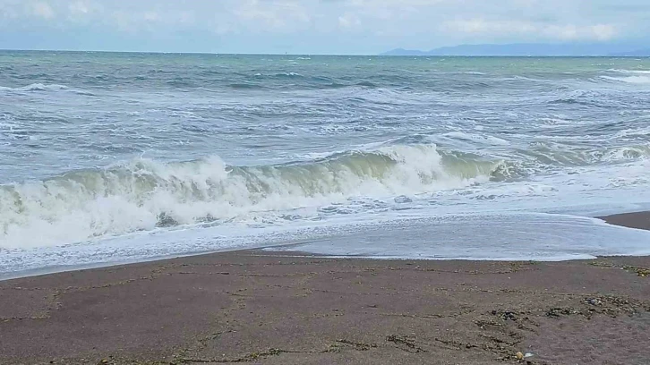 Akçakoca’da denize girişler yasaklandı
