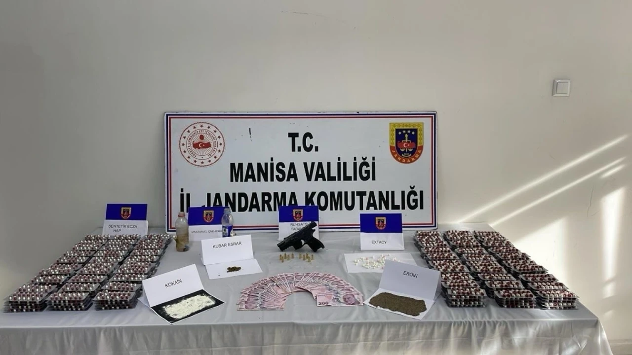 Akhisar’da uyuşturucu operasyonu: 4 gözaltı
