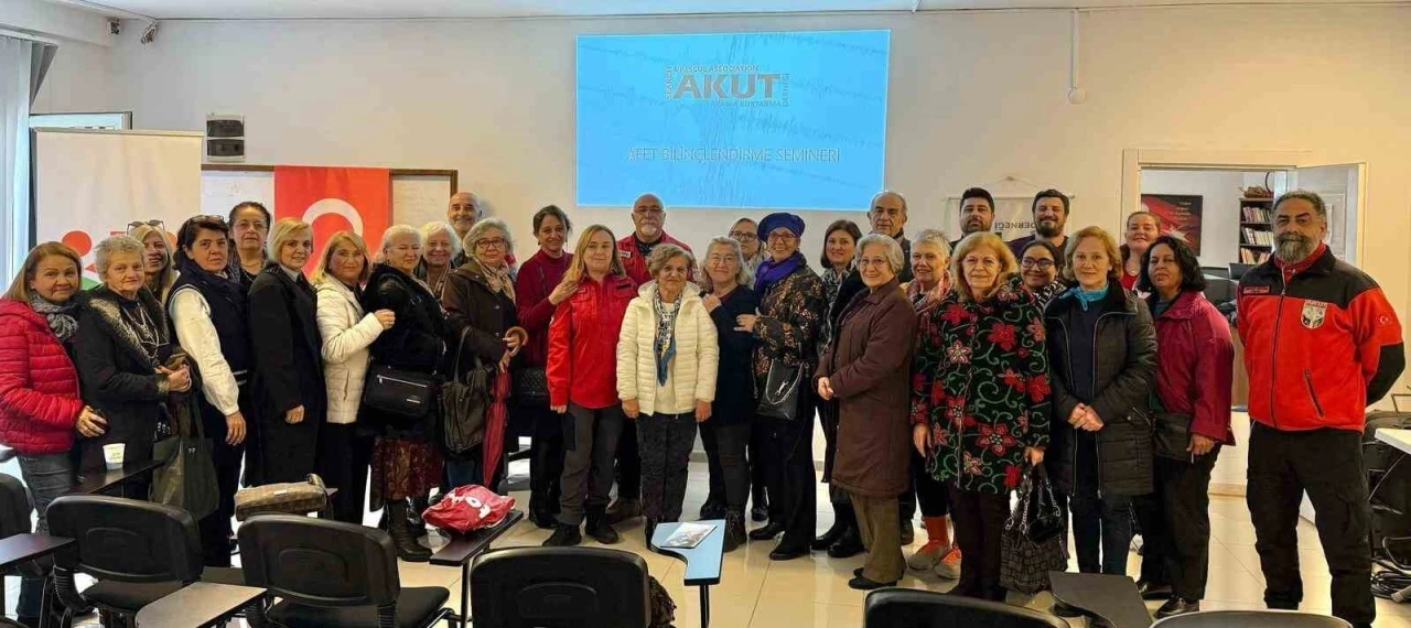 AKUT, Çeşme’de deprem ve yangın eğitimi verdi
