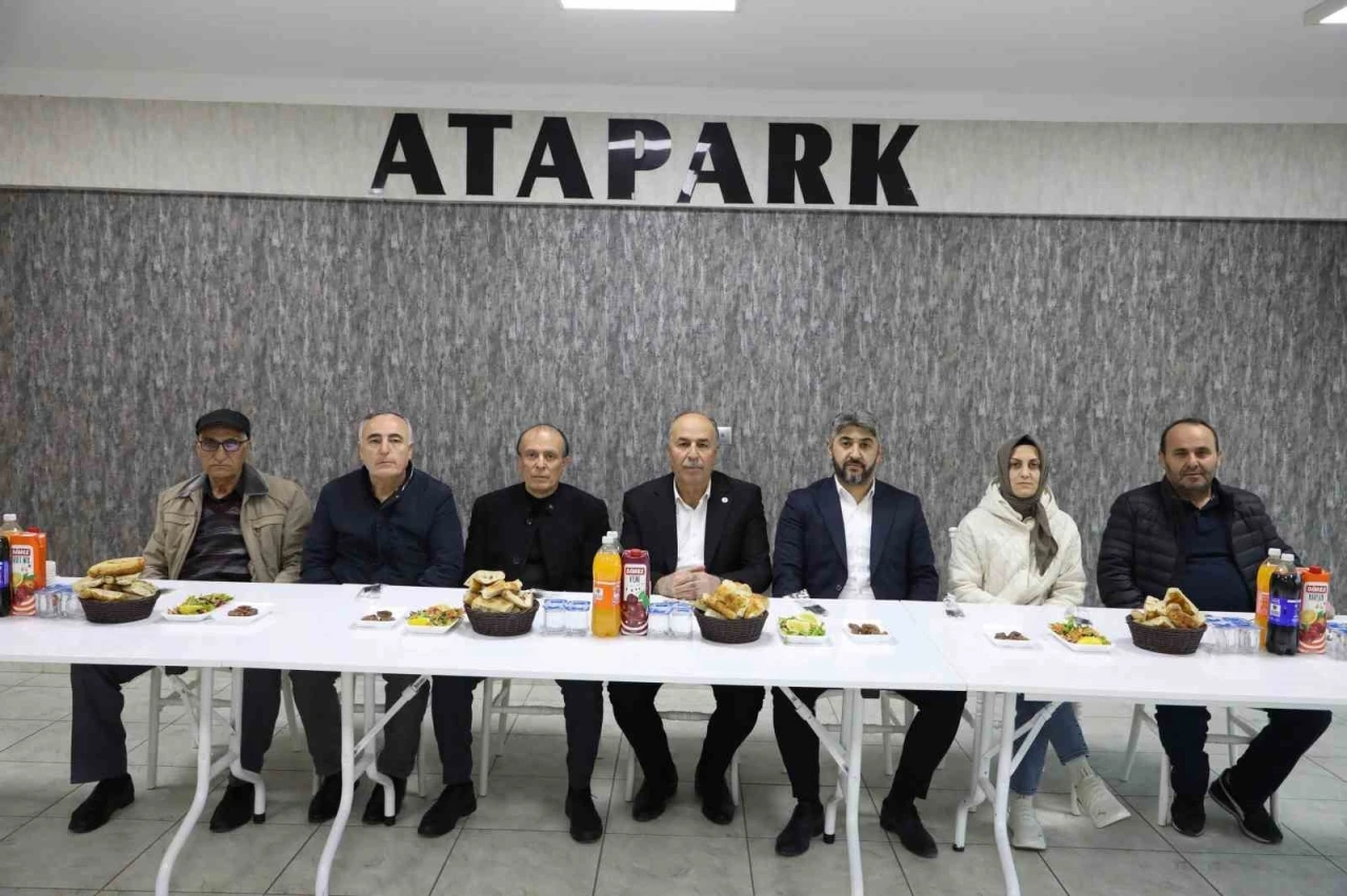 Alaca Belediye Başkanı Arslan belediye personeli ile iftarda buluştu
