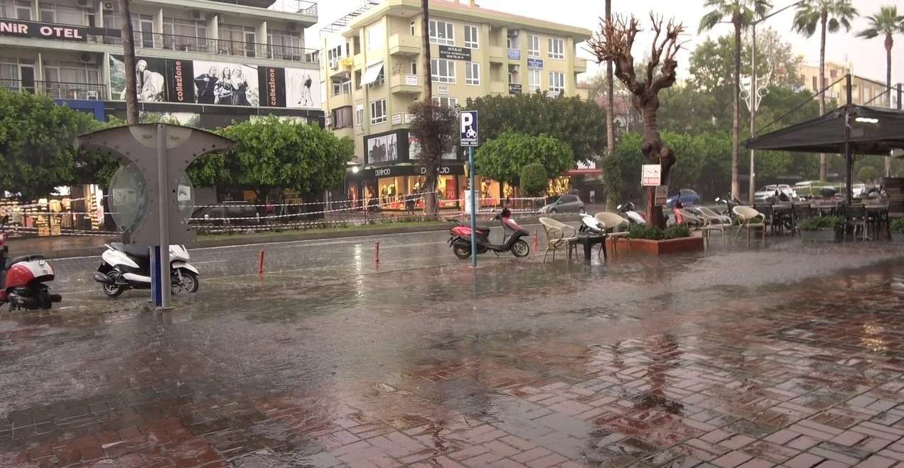 Alanya’da sabah saatlerinde yağış etkili oldu
