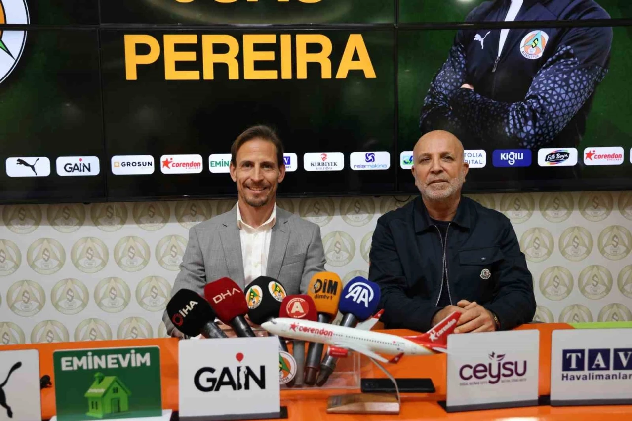 Alanyaspor, Joao Pereira 1,5 yıllık sözleşme imzaladı
