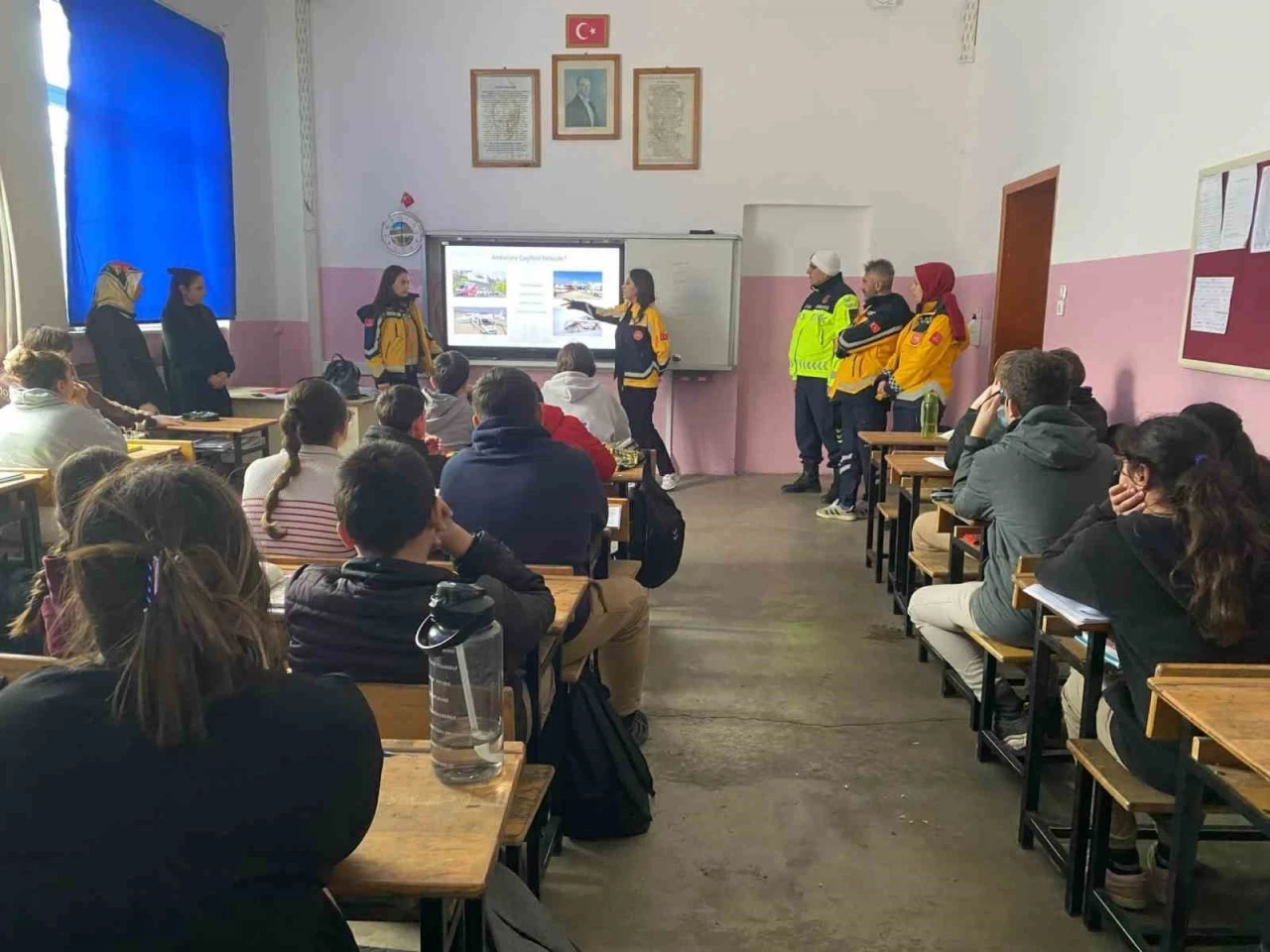 Alpullu’da "Fermuar Sistemi ile Yaşama Yol Ver" kampanyası tanıtıldı
