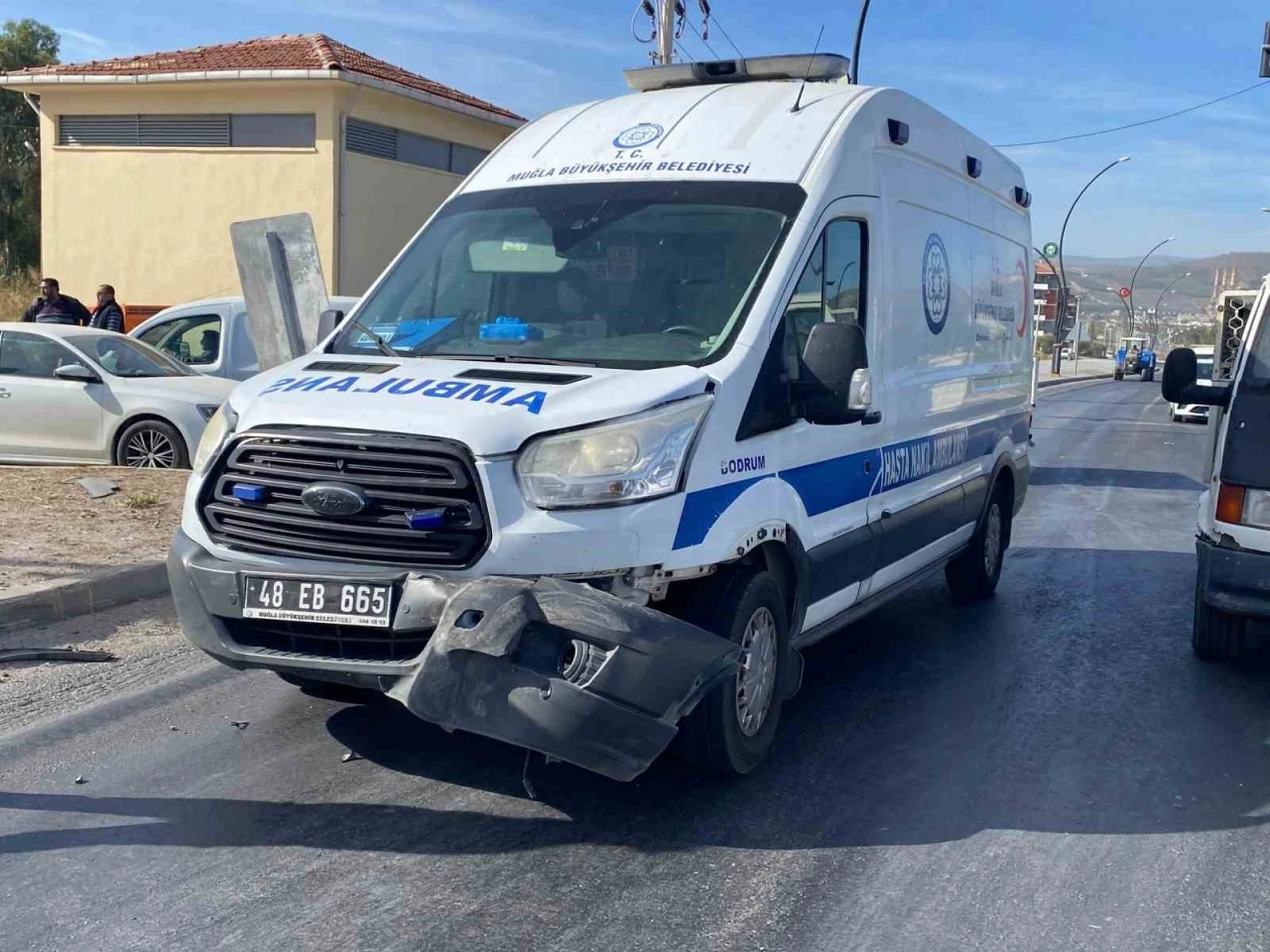 Yatağan’da Ambulans ve Otomobil Çarpıştı