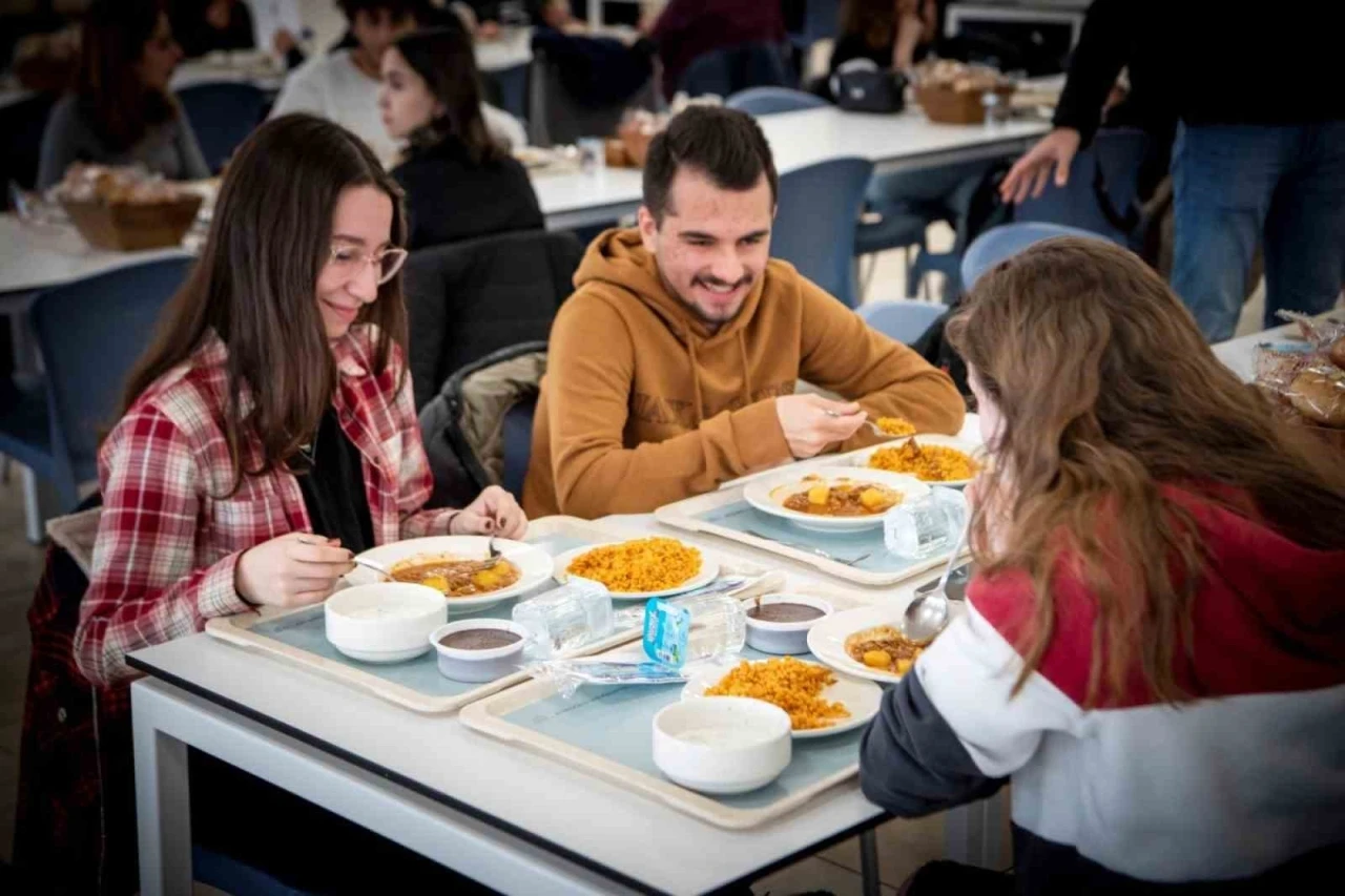 Anadolu Üniversitesi yemekhanesi Ramazan boyunca üç öğün yemek vermeye devam edecek
