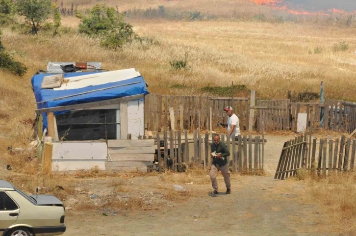 Anız yangınında kulübedeki güvercinlerini otomobilin bagajına koyarak kurtardı
