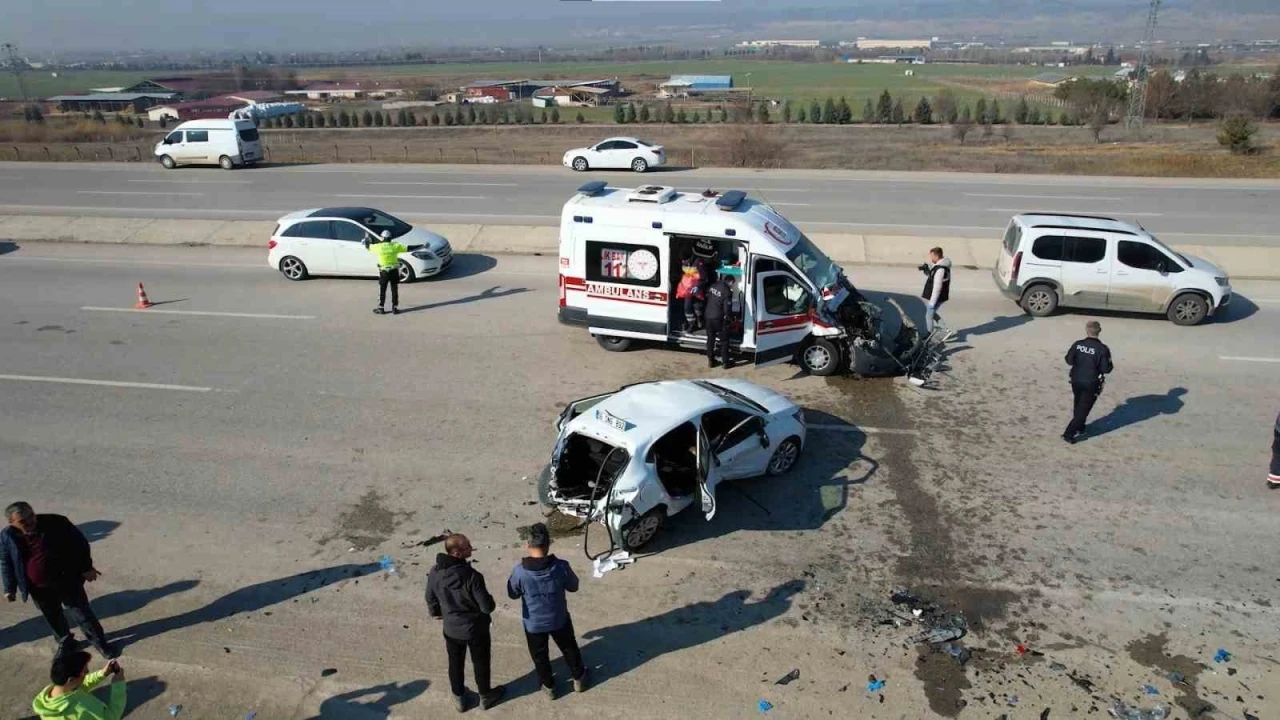 Ankara-Bolu Karayolunda kaza: 2’si ağır 5 yaralı
