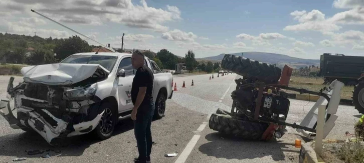 Ankara’da otomobil ile traktörün çarpıştığı 2 kişi yaralandı
