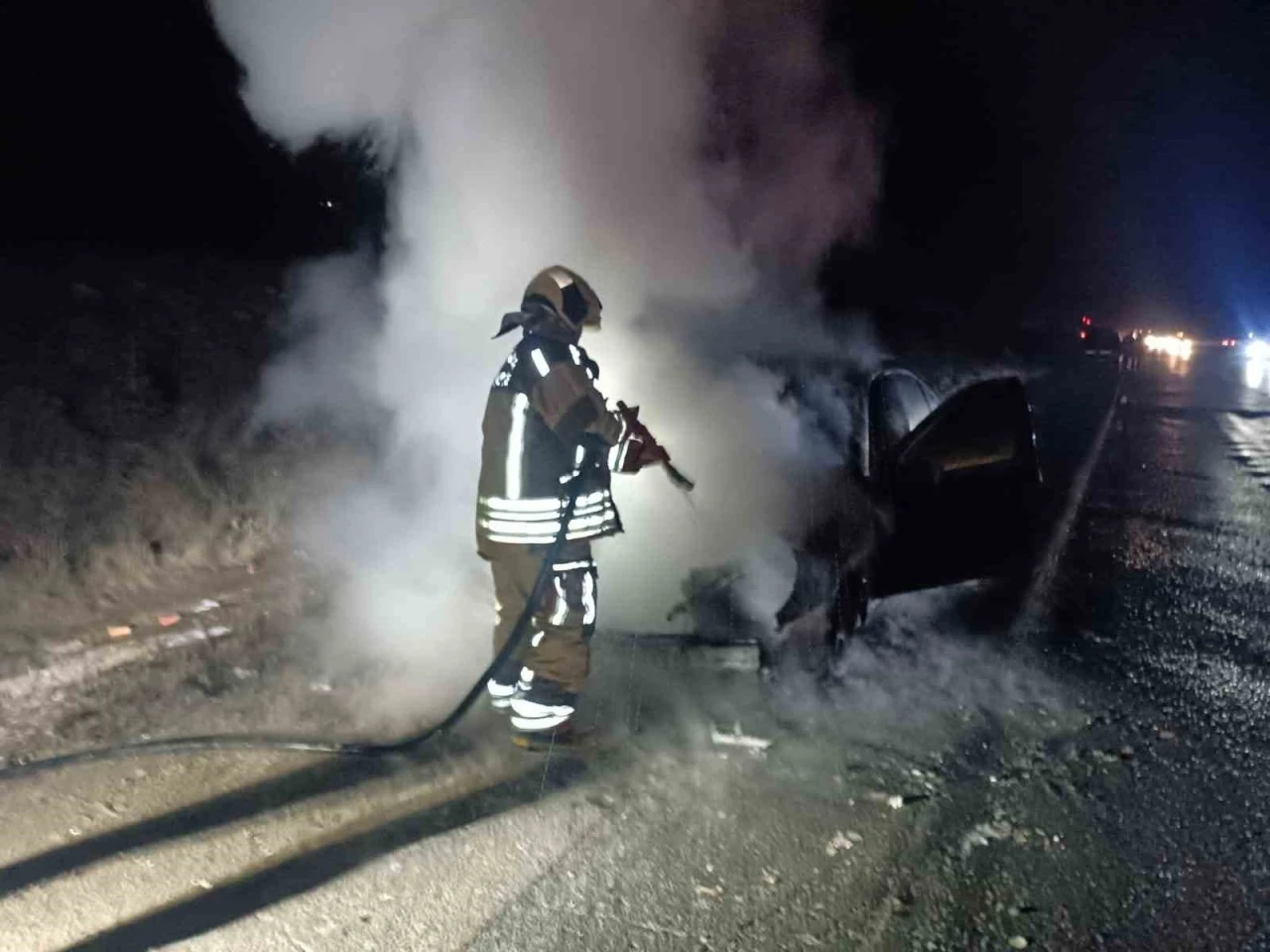 Ankara’da seyir halindeki araç alev aldı
