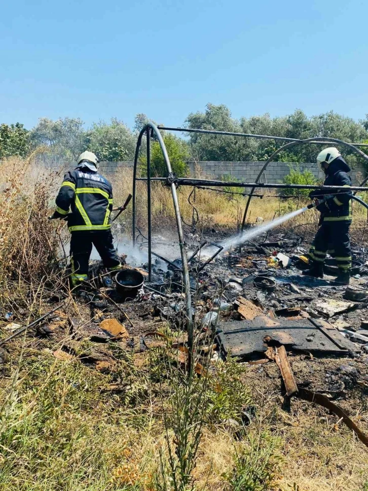 Antakya’da yanan çadır kullanılmaz hale geldi
