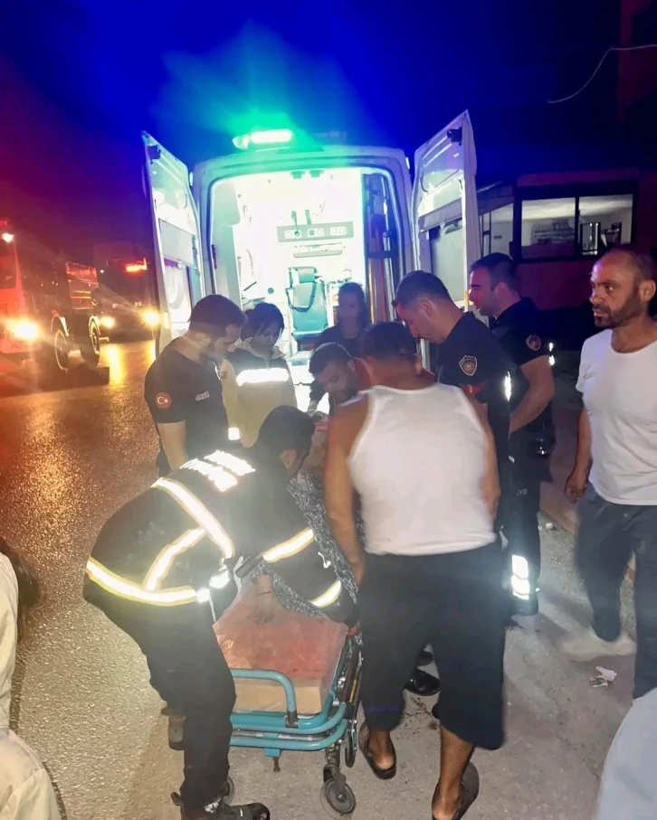 Antakya’da yanan evde mahsur kalan vatandaşı itfaiye kurtardı
