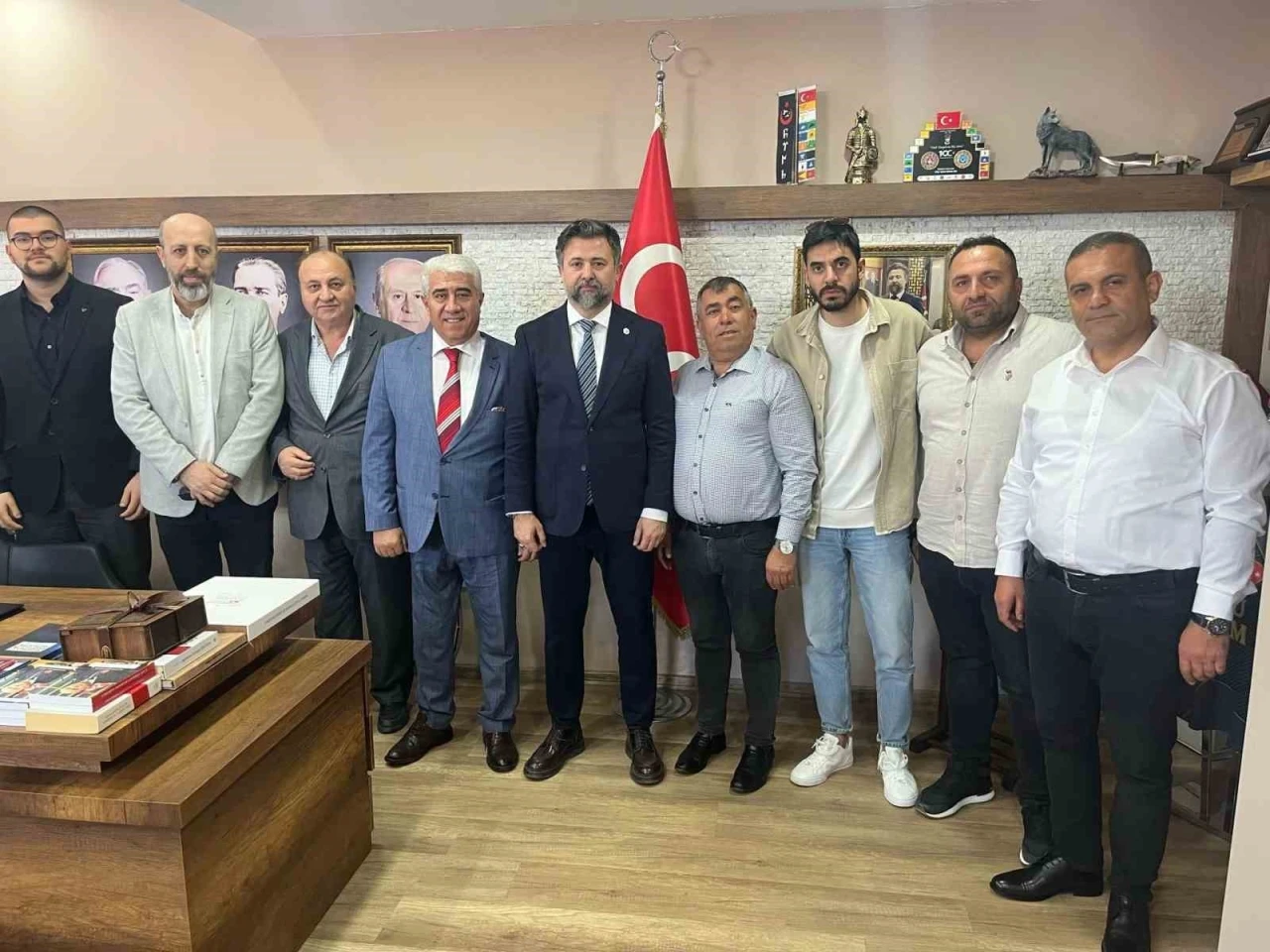 Antalya Çorum İş İnsanları Platformu, MHP İl Başkanı Güneş ile bir araya geldi
