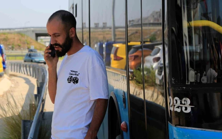 Antalya’da bir garip olay: Trafikte sürücüsü ile tartıştığı halk otobüsünün kontağını alarak kaçtı
