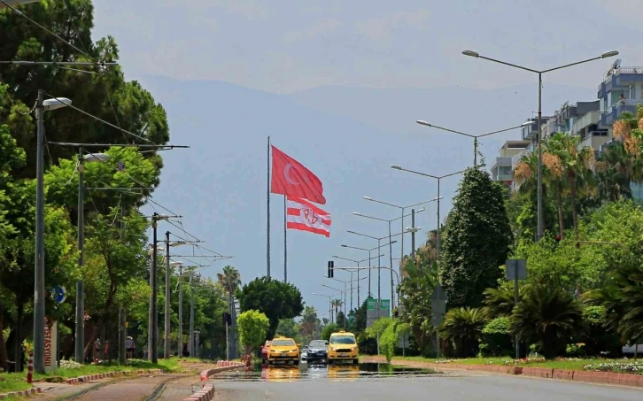 Antalya’da nem oranı yüzde 86’yı geçti, şehrin üzerini sis bulutu kapladı
