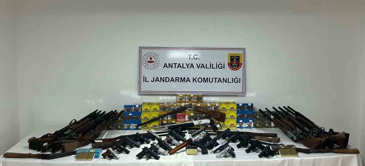 Antalya’da ruhsatsız silah operasyonu: 22 gözaltı
