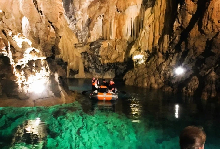 Antalya’da sadece tekneyle gezilebilen mağara