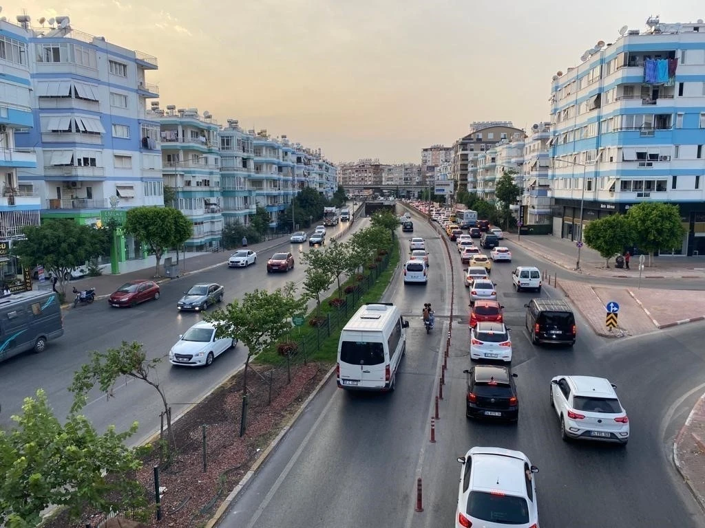 Antalya motorlu kara taşıtı sayısında 1,5 milyonu aştı
