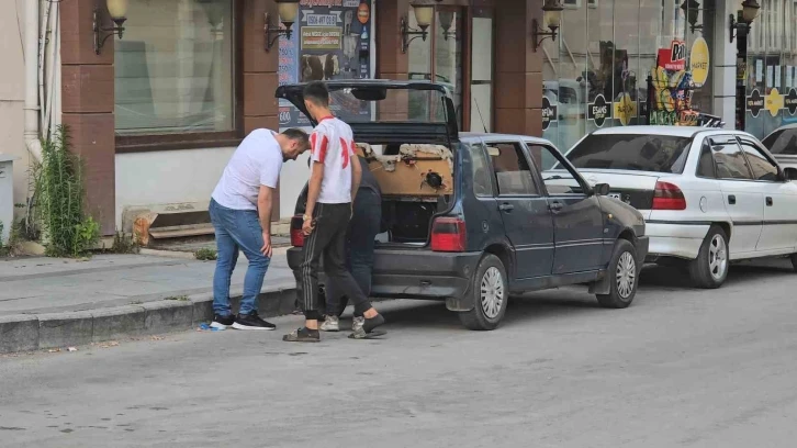 Araçtan yayılan gaz kokusu paniğe yol açtı
