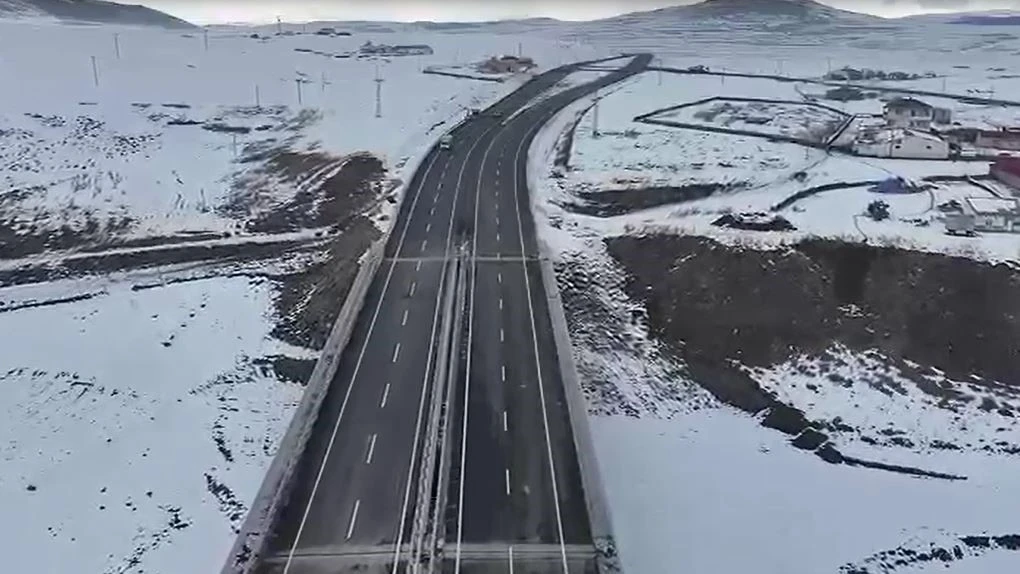 Ardahan’da 276 metre uzunluğundaki Kura Viyadüğü trafiğe açıldı
