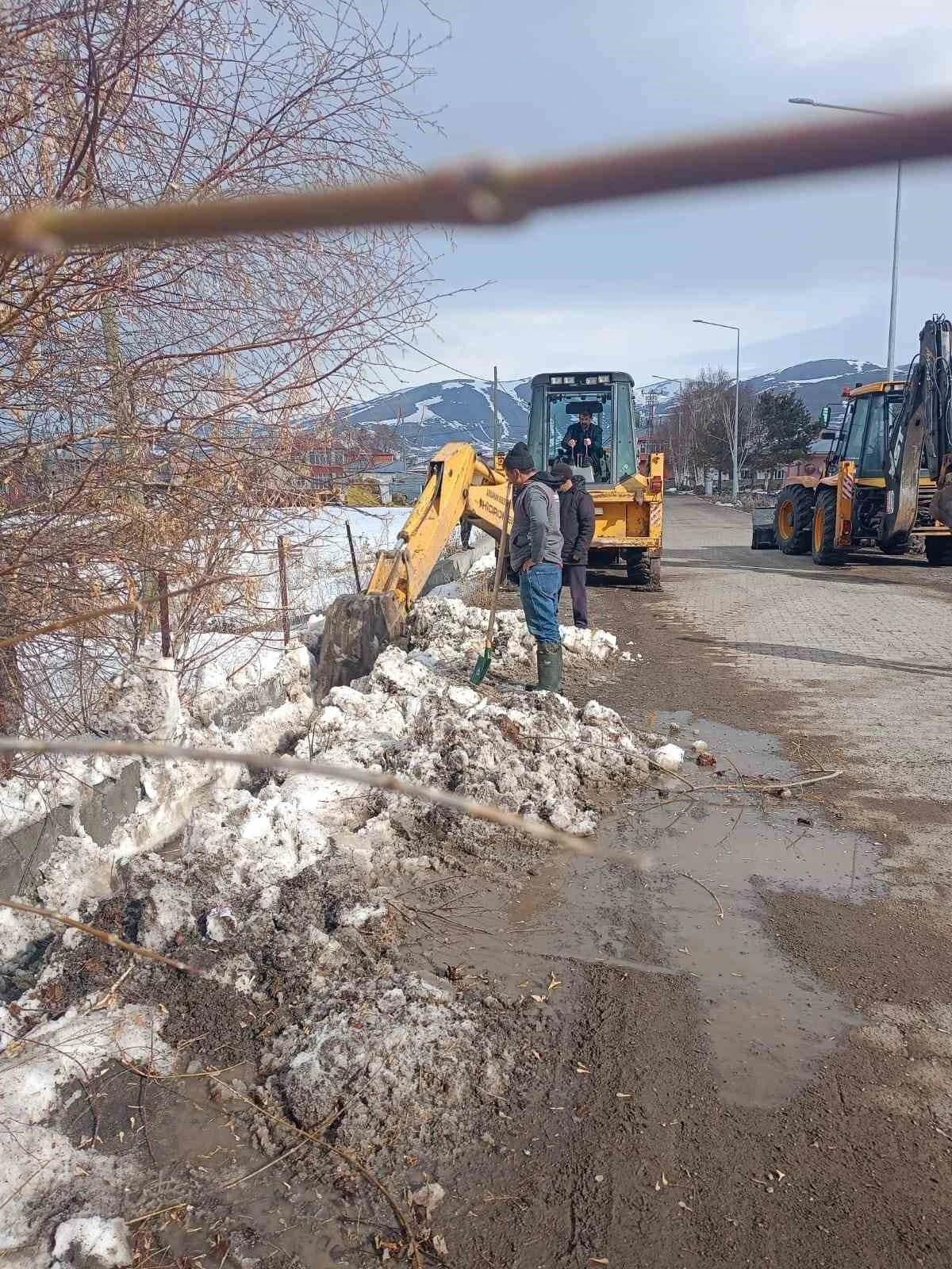 Ardahan’da belediye ekipleri, su ve sel baskınlarına karşı önlemlerini aldı
