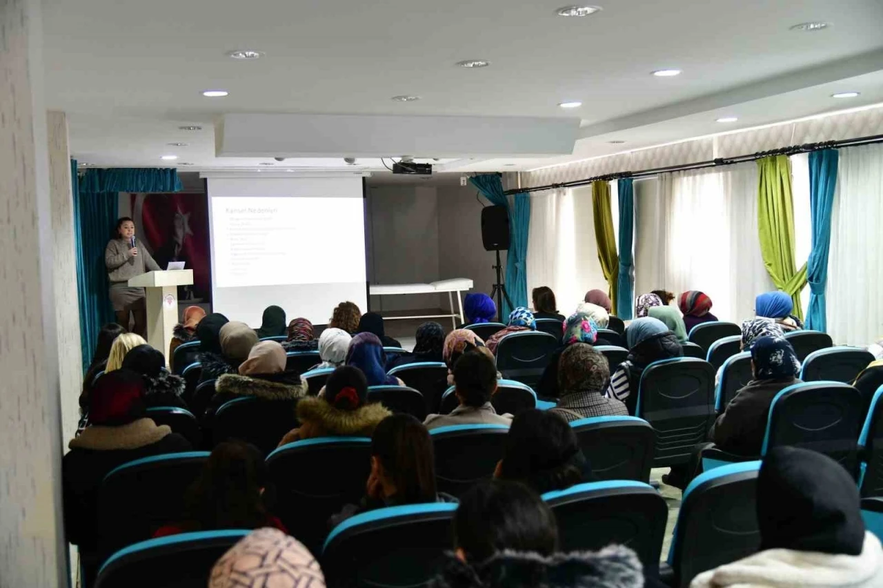 Ardahan’da "Kadın öğrenirse, toplum eğitilir" etkinliği düzenlendi
