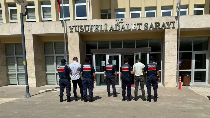 Artvin’de uyuşturucu ticareti yapan baba ve oğul tutuklandı
